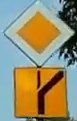pierwszeństwo oraz przebieg drogi
